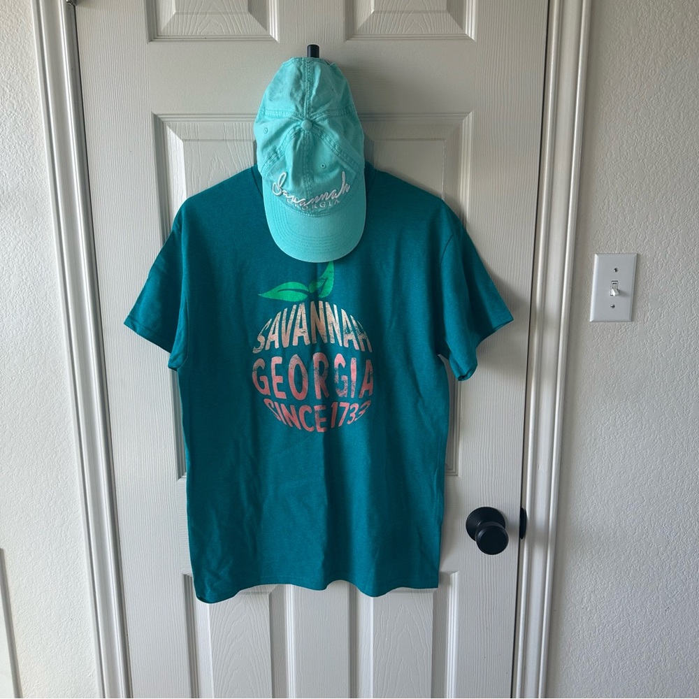 Lot Of Two Savannah Souvenir Hat & Women’s Tee Medium